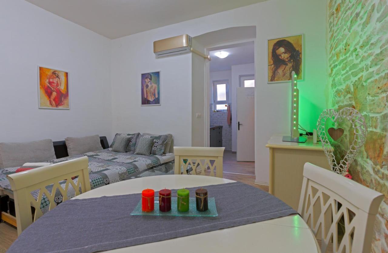 Rich Apartment Pola Esterno foto